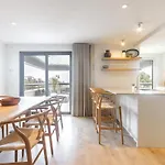 Oceanfront Lux Sleeps 9 Cascais
