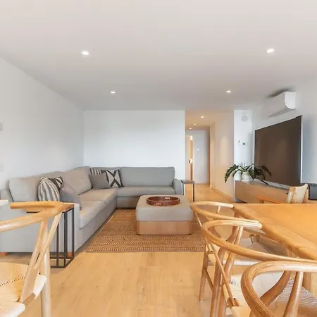 Oceanfront Lux Sleeps 9