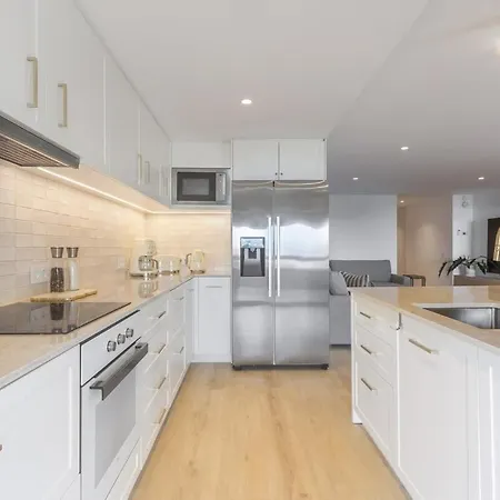 Апартаменты Oceanfront Lux Sleeps 9