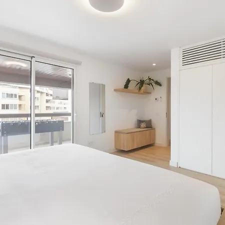 Oceanfront Lux Sleeps 9 *