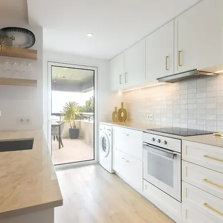 Апартаменты Oceanfront Lux Sleeps 9