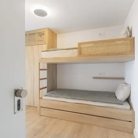 Апартаменты Oceanfront Lux Sleeps 9