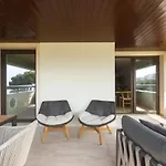 Oceanfront Lux Sleeps 9 Apartment