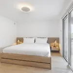 Apartment Oceanfront Lux Sleeps 9 *