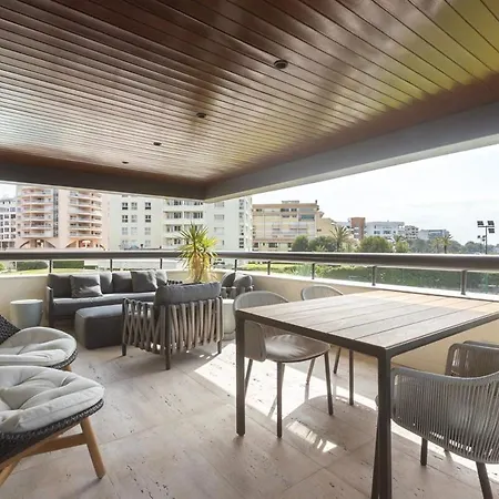 Апартаменты Oceanfront Lux Sleeps 9