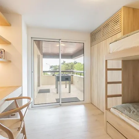 Апартаменты Oceanfront Lux Sleeps 9 Кашкайш