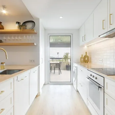 Апартаменты Oceanfront Lux Sleeps 9