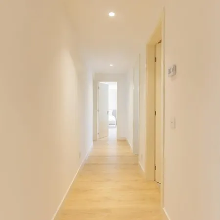 Апартаменты Oceanfront Lux Sleeps 9 *