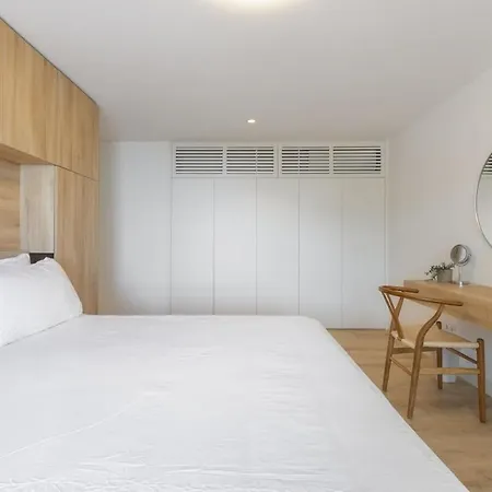 Oceanfront Lux Sleeps 9 *