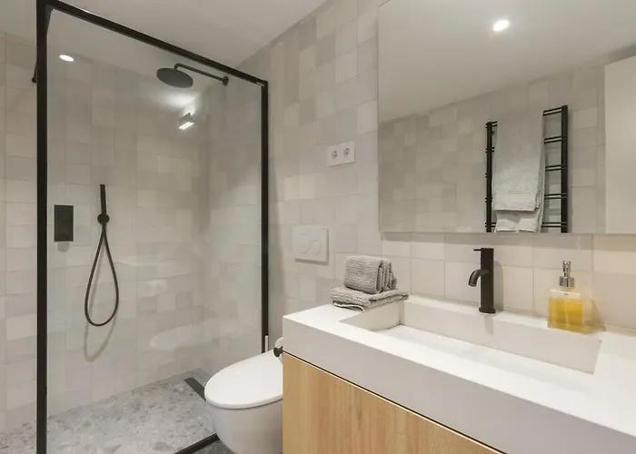 Oceanfront Lux Sleeps 9 * Cascais