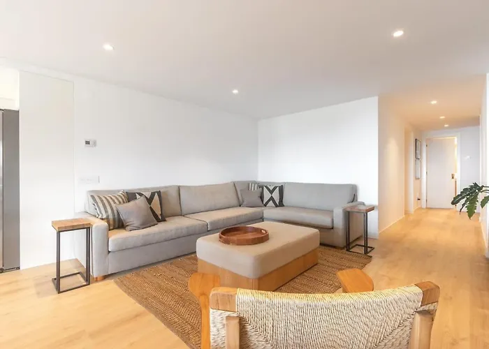 Oceanfront Lux Sleeps 9