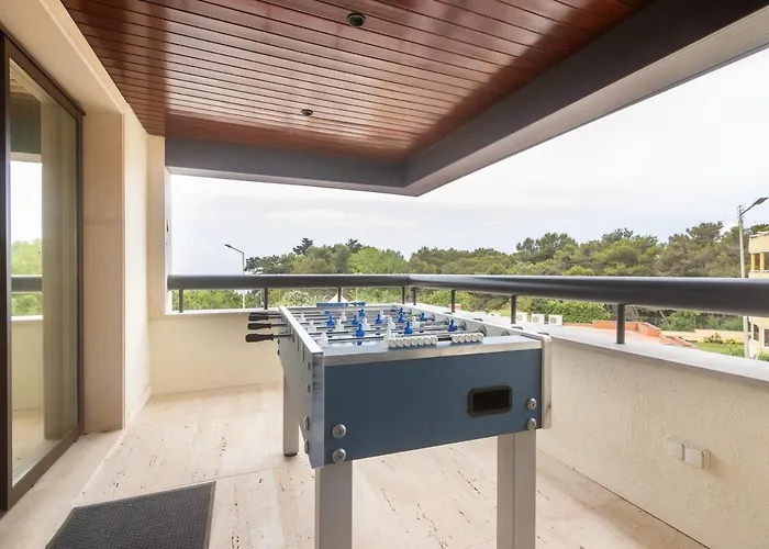 Oceanfront Lux Sleeps 9 Cascais