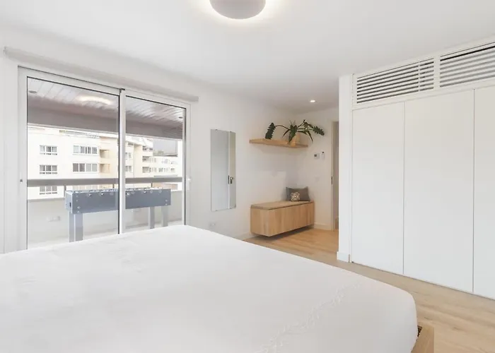 Oceanfront Lux Sleeps 9 *