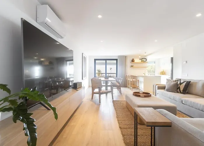 Oceanfront Lux Sleeps 9 Cascais