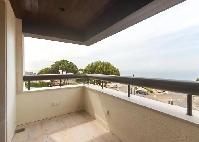 Oceanfront Lux Sleeps 9 Daire