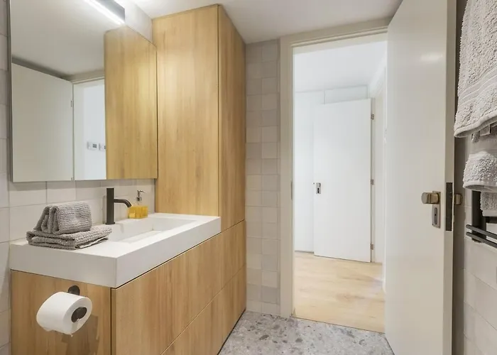 Oceanfront Lux Sleeps 9 Cascais