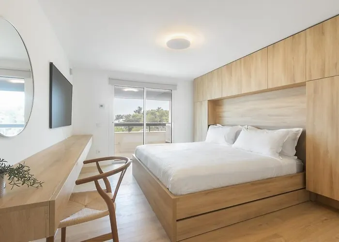 Oceanfront Lux Sleeps 9 * Cascais