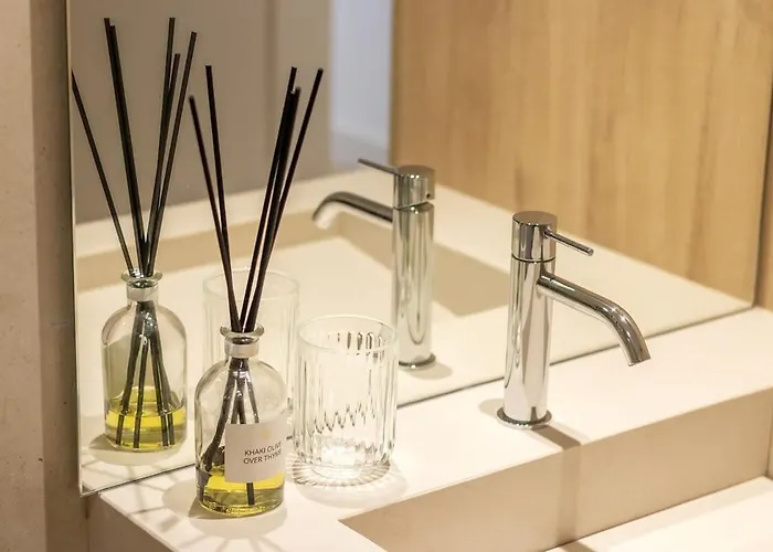 Oceanfront Lux Sleeps 9 *