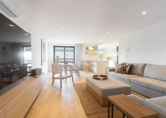 Oceanfront Lux Sleeps 9