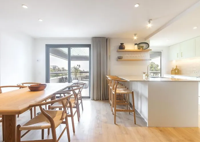 Oceanfront Lux Sleeps 9 Cascais