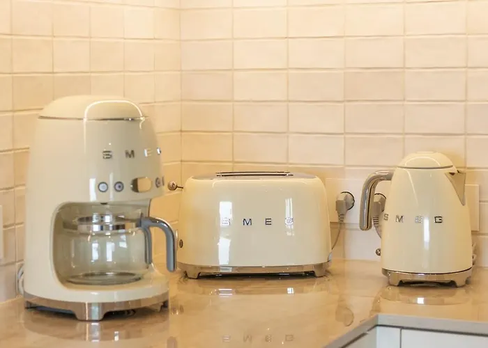 Oceanfront Lux Sleeps 9 * Cascais