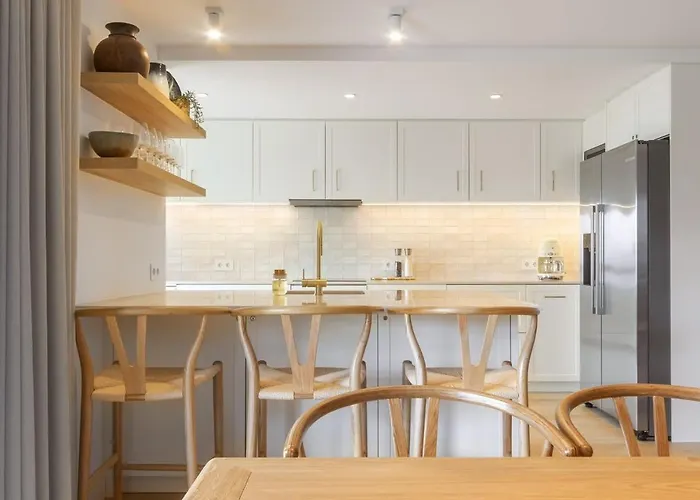 Oceanfront Lux Sleeps 9 *