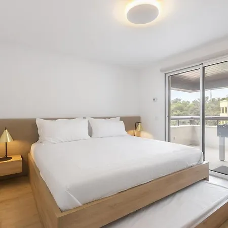 Oceanfront Lux Sleeps 9 דירה *