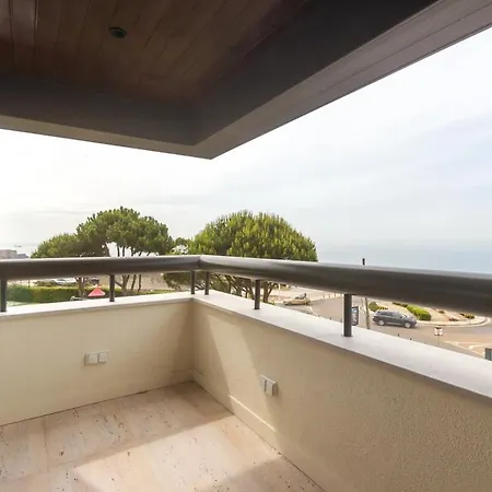 Oceanfront Lux Sleeps 9 דירה