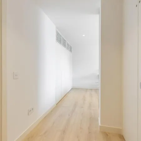 Oceanfront Lux Sleeps 9 דירה *